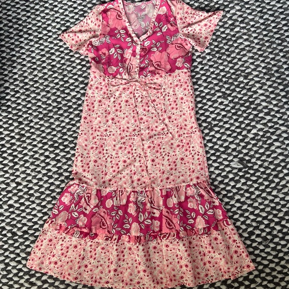 White and Pink Patterned Dress - Picture 3 of 4